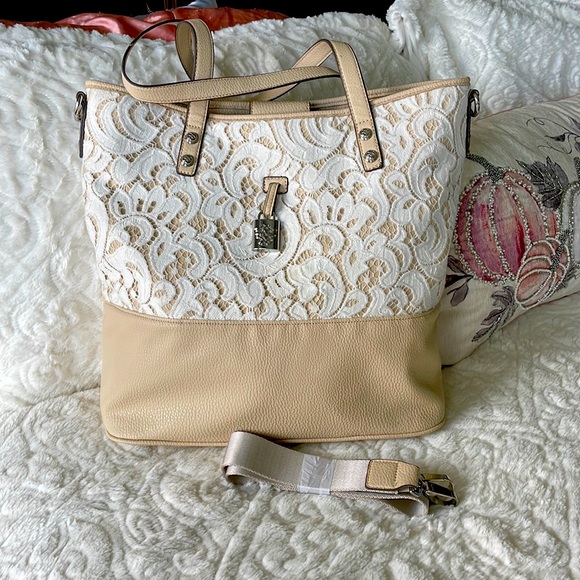 Jessica Simpson Handbags - NWOT Jessica Simpson tote